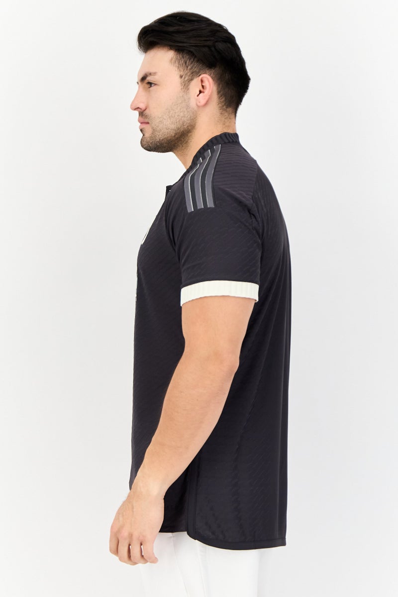 Adidas قميص كرة القدم ليوفنتوس للرجال بقصة ضيقة بأكمام قصيرة، رمادي فحمي - Image 2